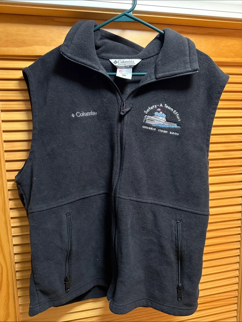 Columbia Black Fleece Vest with Embroidered Logo Alaska Clean Seas men’s Large